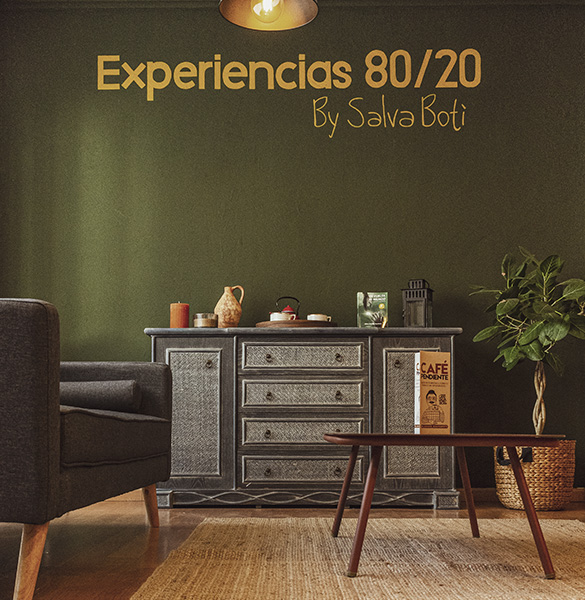 Interior del local de 80/20 Café en Totana, Murcia